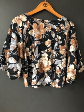 Blue and tan floral blouse 3/4 sleeve NWT